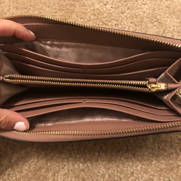 Michael Kors Wallet - Picture 4 of 5